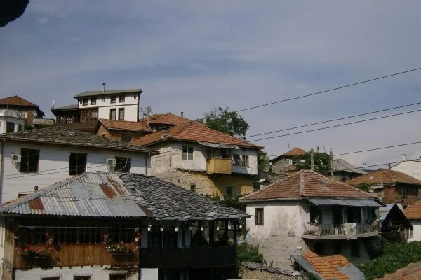 Плочести покриви в Делчево