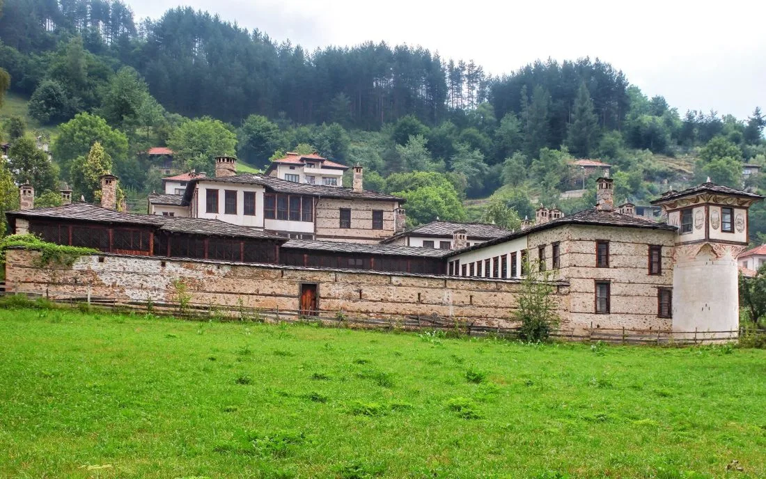 Агушевите конаци край Могилица