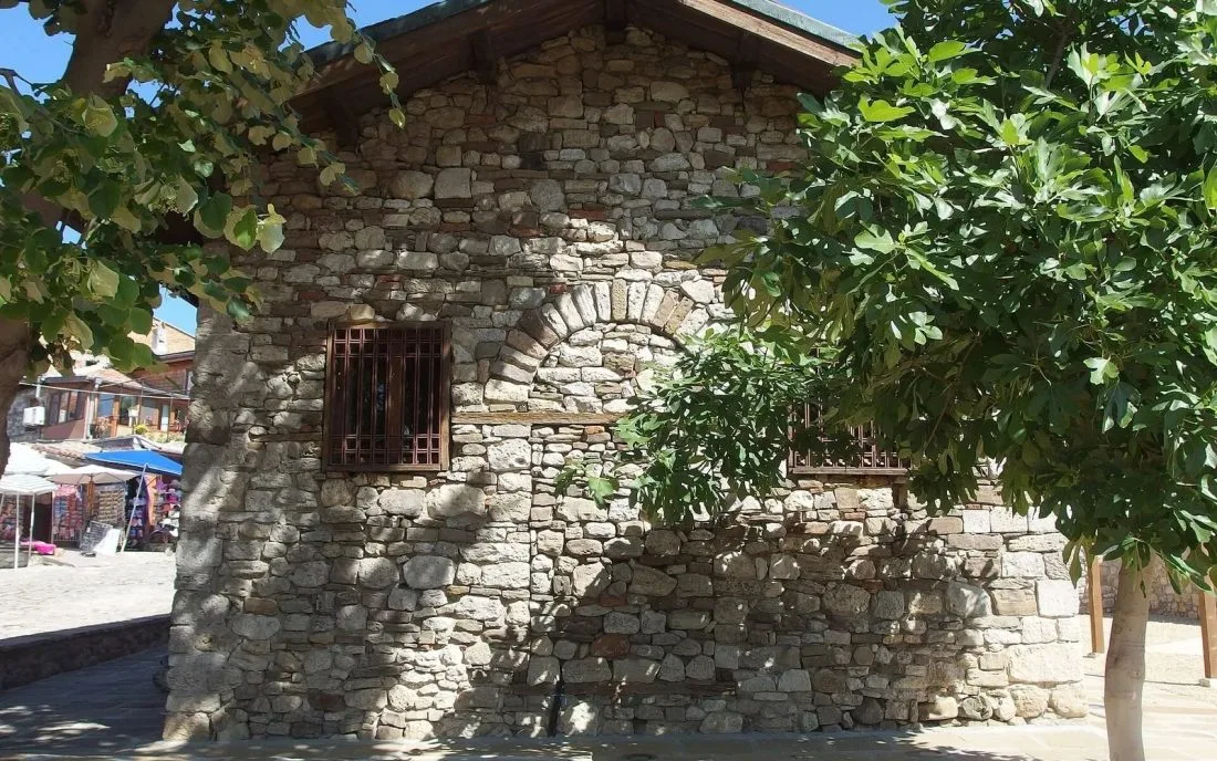 Средновековен каменен храм в стария Несебър