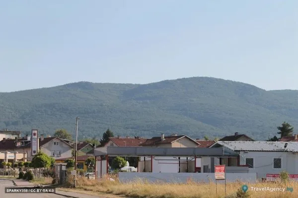 Къщи в Гара Елин Пелин