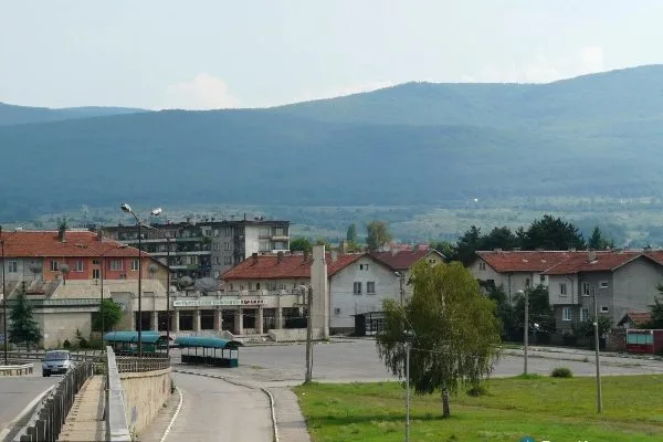 Площадът в Гара Елин Пелин
