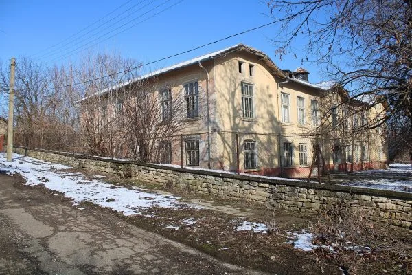 Старото училище в село Горна Липница