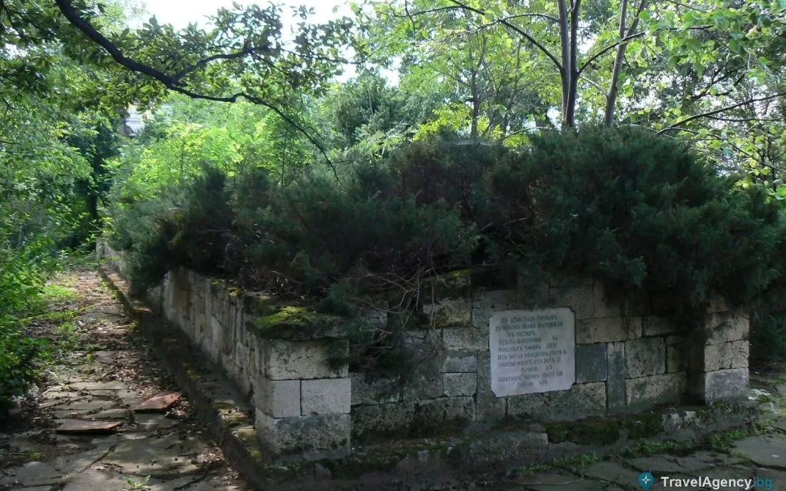Братската могила край Горни Дъбник