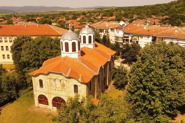 Църквата Свети Никола в Златарица, гледана отвисоко