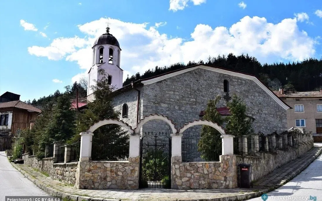 Каменната църква в село Елешница
