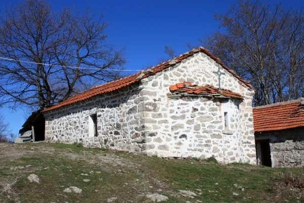 Каменната църква Света Троица на Кръстова гора