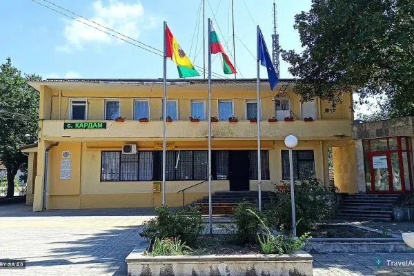 Кметството в съседния Кардам
