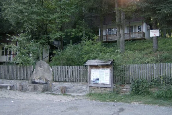 Информационно кътче край горската местност