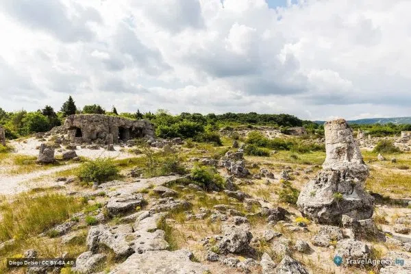 Побити камъни в откритата степ