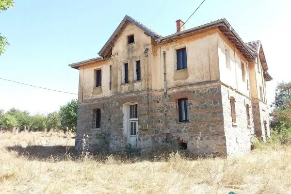 Каменна възрожденска къща в Бръшлян