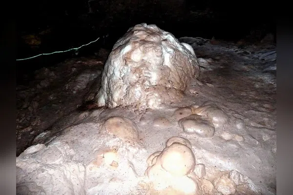 Пещера Бачо Киро