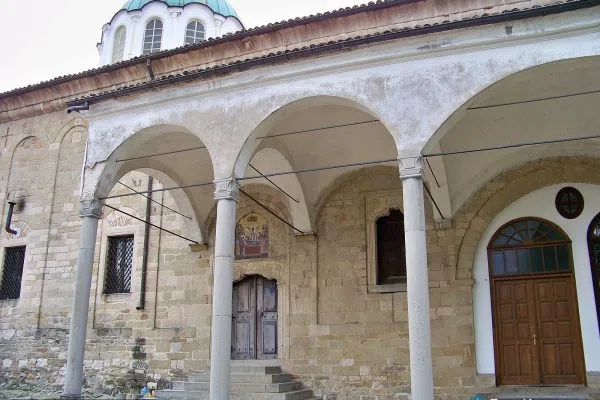 Каменен възрожденски храм с купол в град Елена