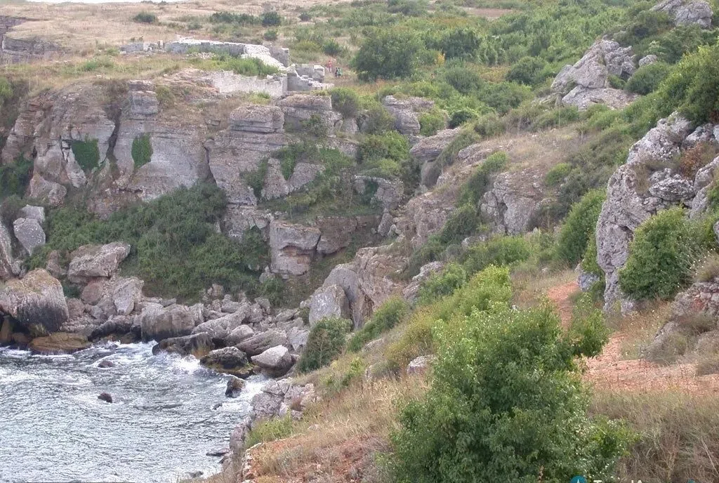 Скалистият бряг на Яйлата край Горун