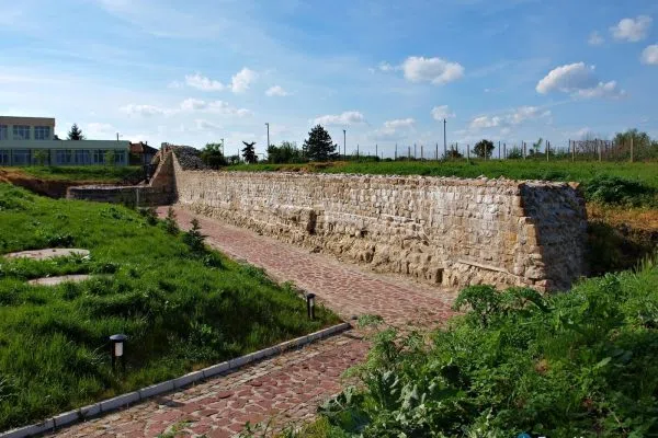 Укрепленията на Димум