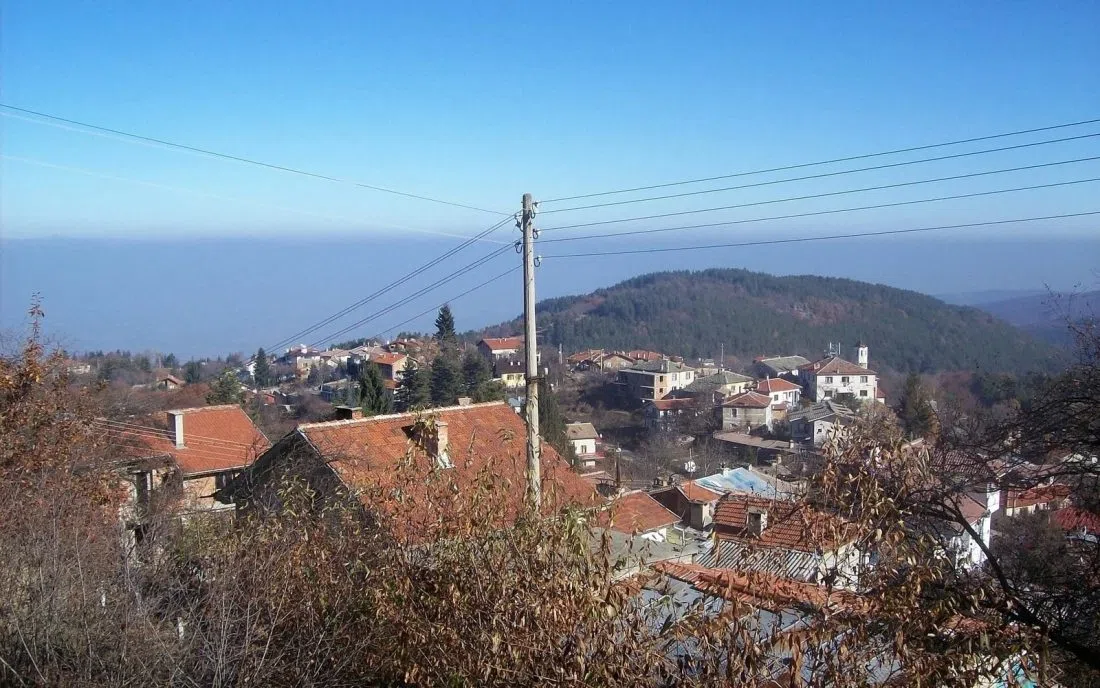 Панорама на село Бойково по склоновете на Чернатица