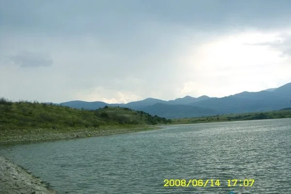 Водното огледало на язовира