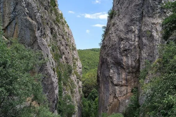 Скалният пролом на Ерма