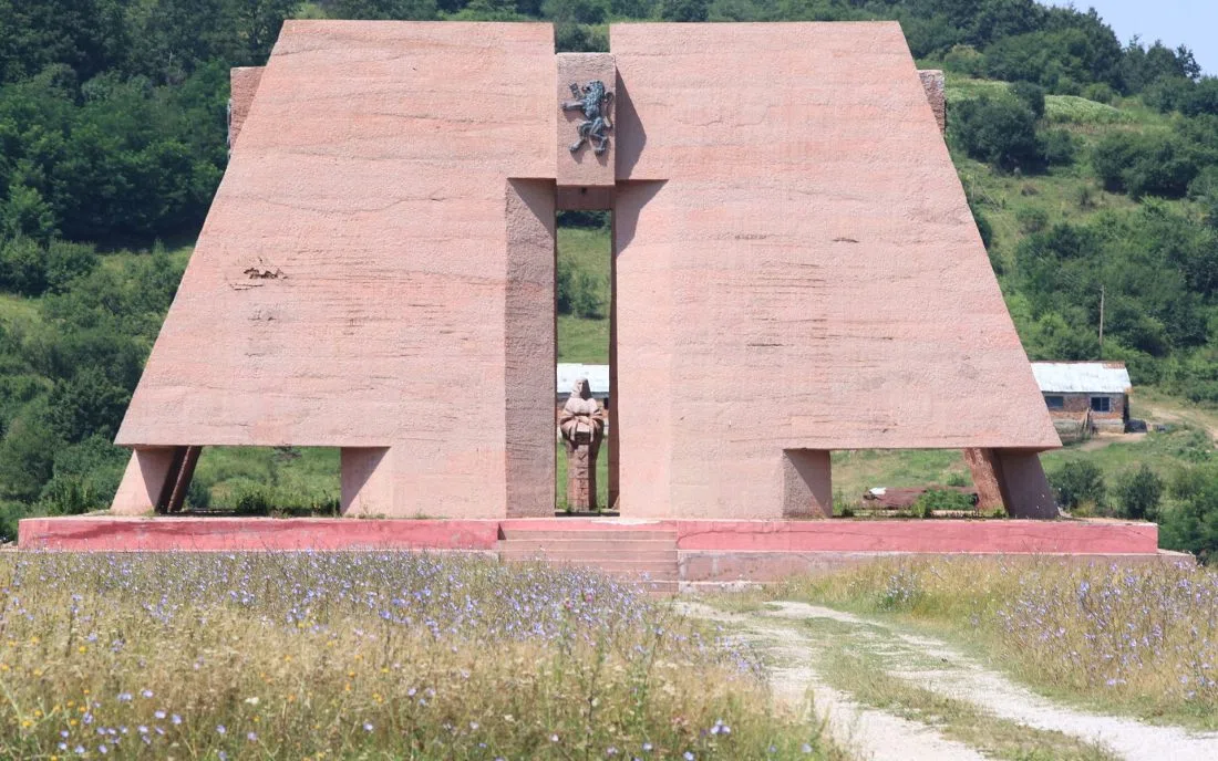 Паметникът на битката при Гургулят с изправения български лъв