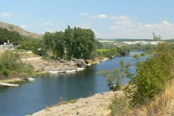 Река Арда се вие през долините на Родопите