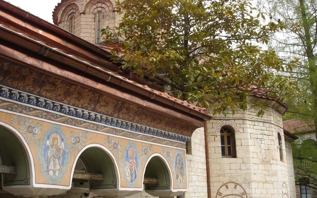 Изписаният притвор и куполът на Бачковския манастир