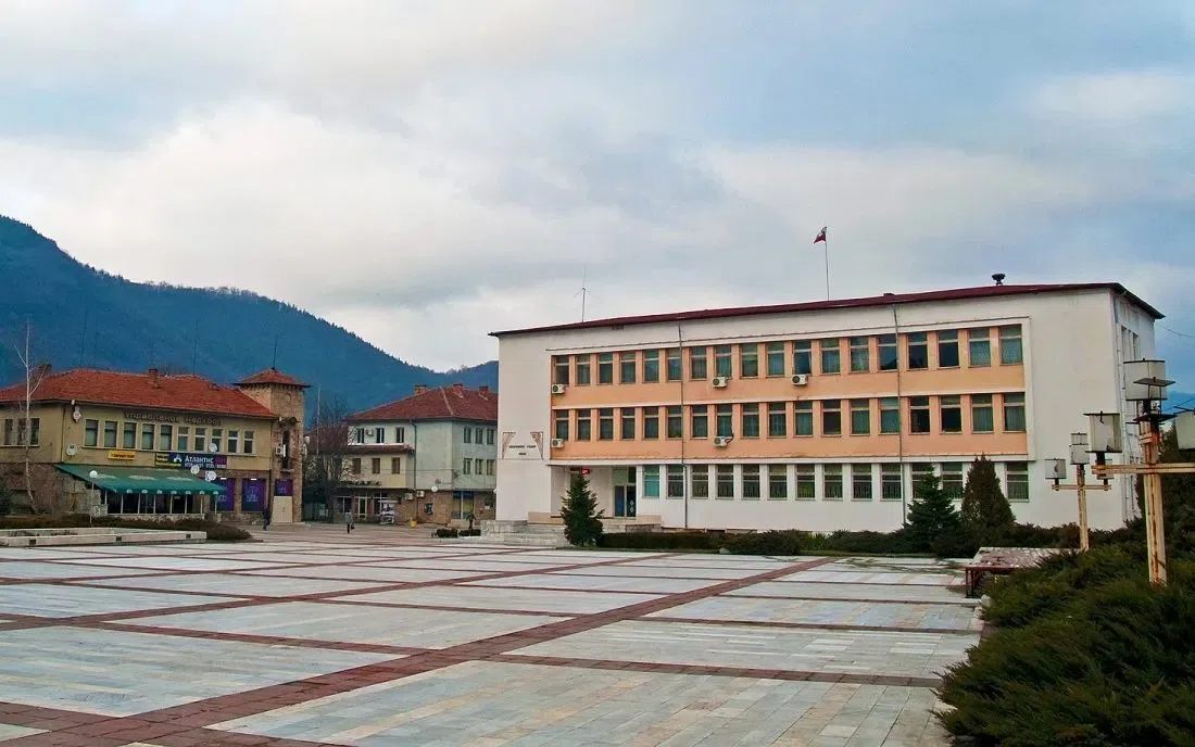 Етрополе