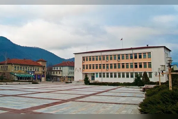 Етрополе