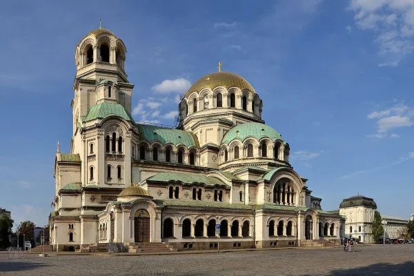 Куполите на Александър Невски в ясен ден