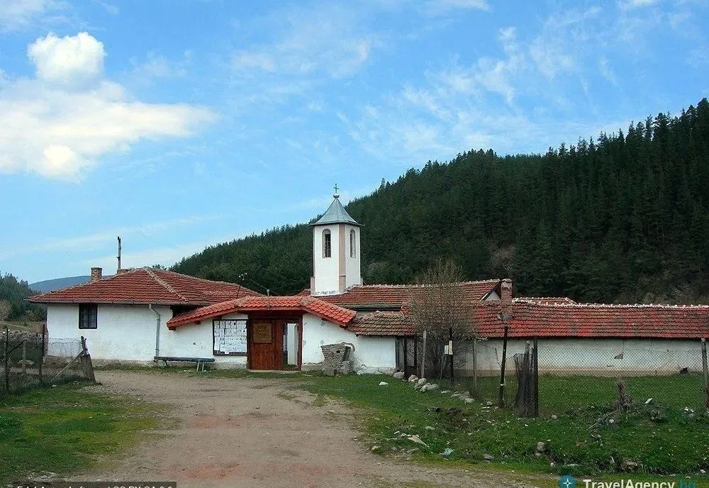 Манастирски храм край Говедарци в Рила