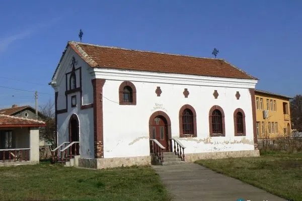 Бяла възрожденска църква в Айтос