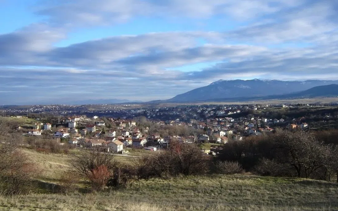 Панорама на Банкя и планината