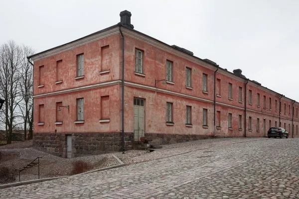 Каменните казарми на крепостта Суоменлина край Хелзинки
