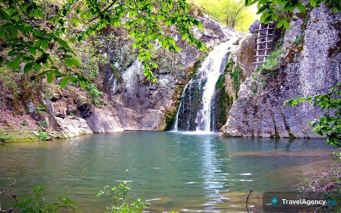 Водопадът Скока край село Калейца