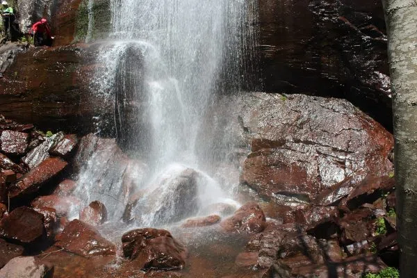 Гледка към Водопад Скоко, село Кашина