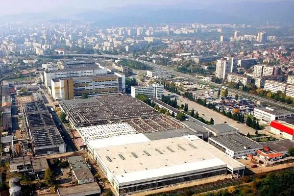 Зелените хълмове край Стара Загора канят на разходка сред дърветата