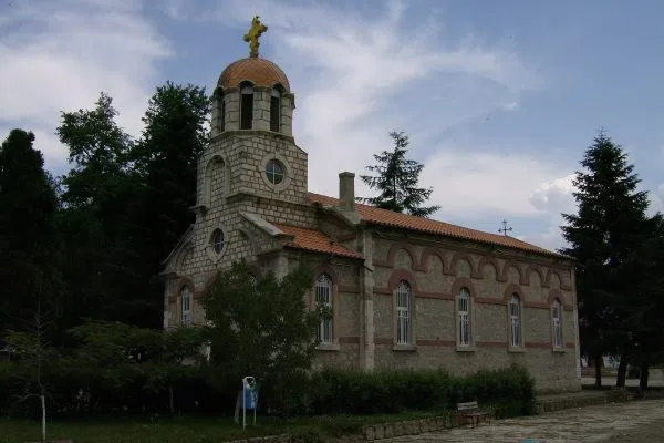 Каменната църква във Вълчи дол отстрани