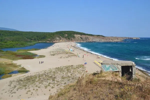 Пясъчна коса между лагуна и море по крайбрежието на Странджа
