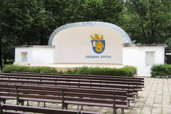 Лятната естрада в Морската градина на Бургас